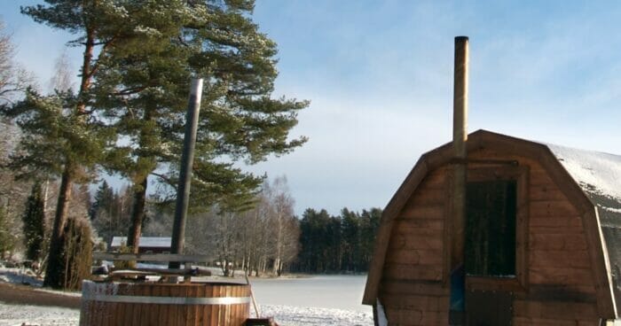 Sauna and hot tub outside in the snow